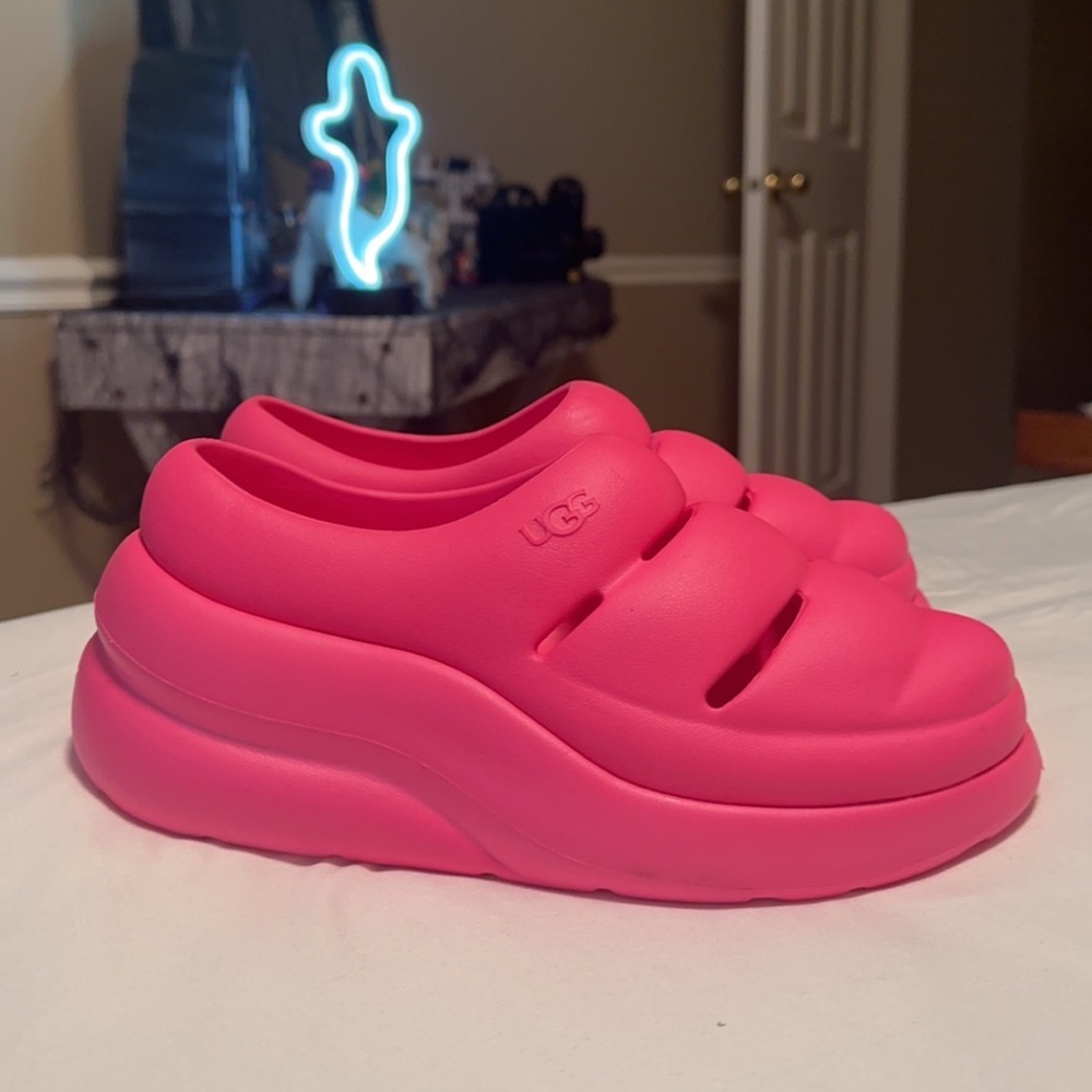 Ugg Sport Yeah Clog in Taffy Pink